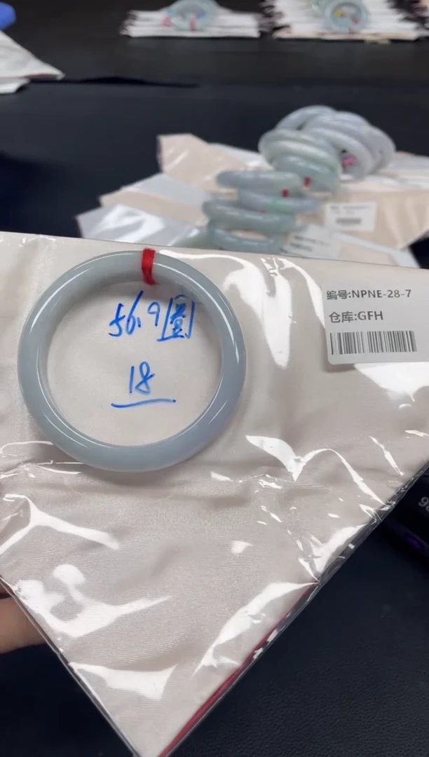 未镶嵌手镯翡翠翡翠手镯