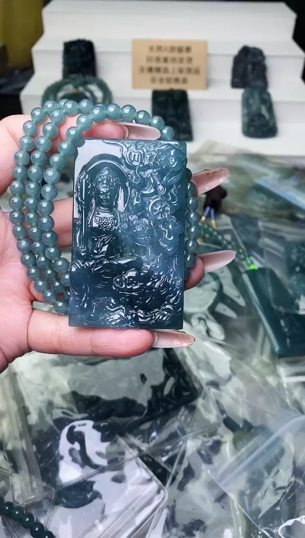 颈饰未镶嵌翡翠