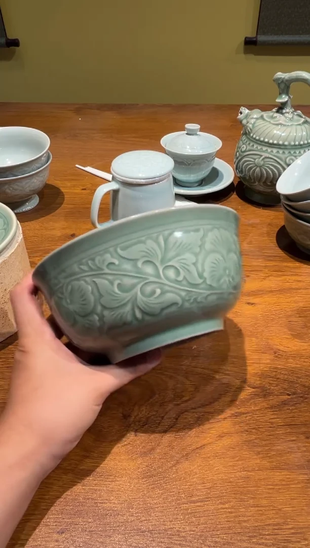 微瑕青釉7英寸宫廷碗1只