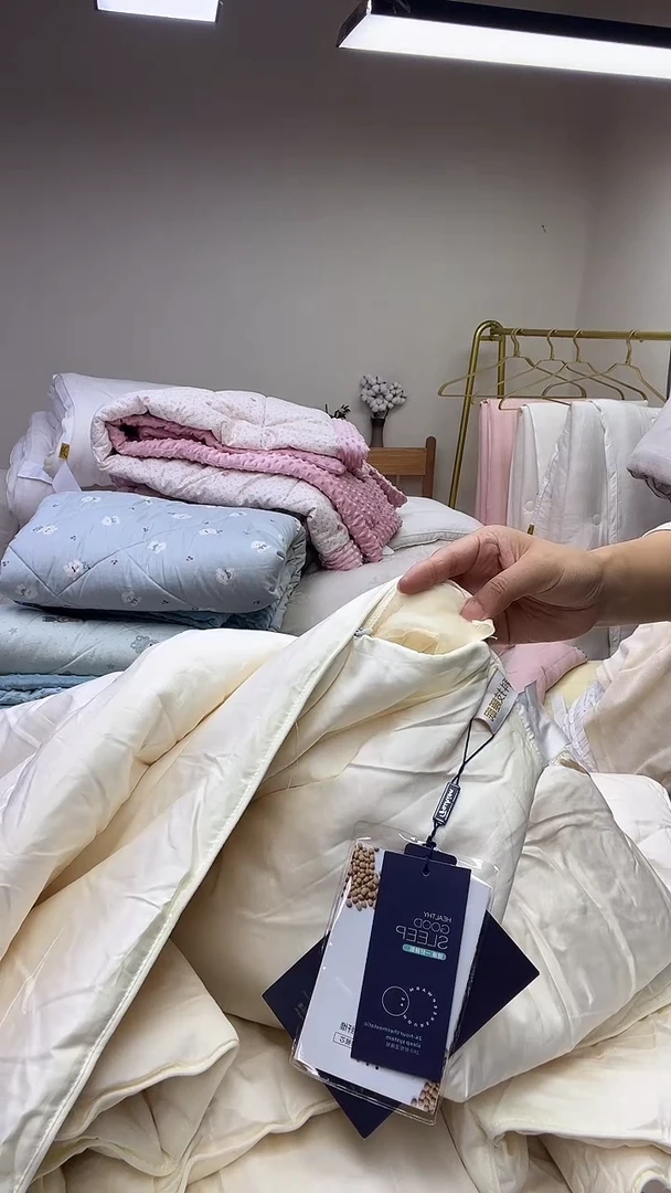 95%以上长绒棉200*230鹅黄春秋被
