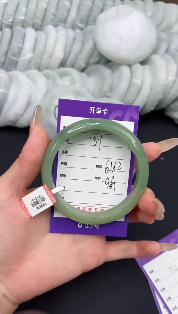 未镶嵌手镯石英质玉手镯