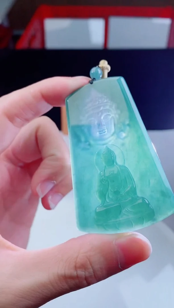 颈饰未镶嵌翡翠   ·