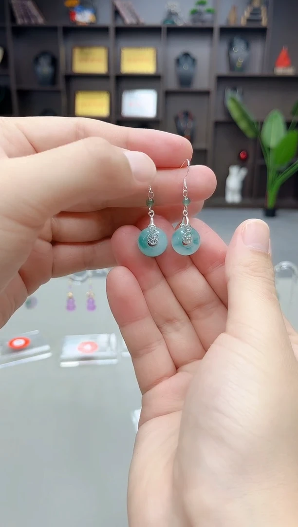 未镶嵌石英质玉（天山翠）耳饰721000