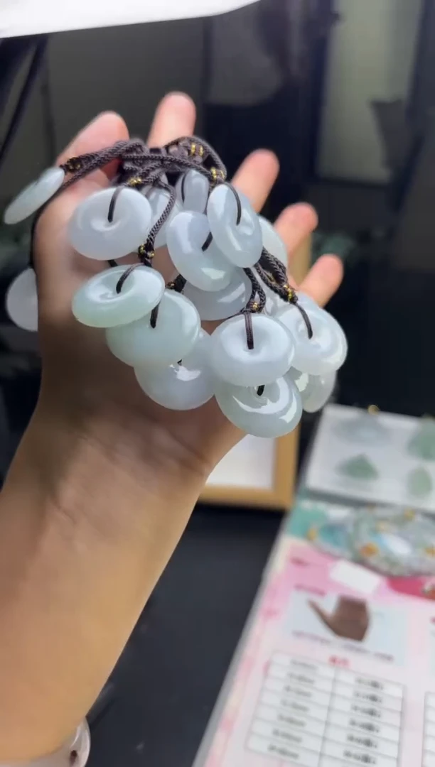 未镶嵌挂件翡翠多样性发一件R703082