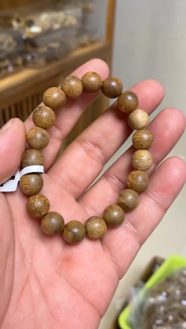 沉香手串 菩萨棋圆珠单圈虫漏1.1多样性发其一