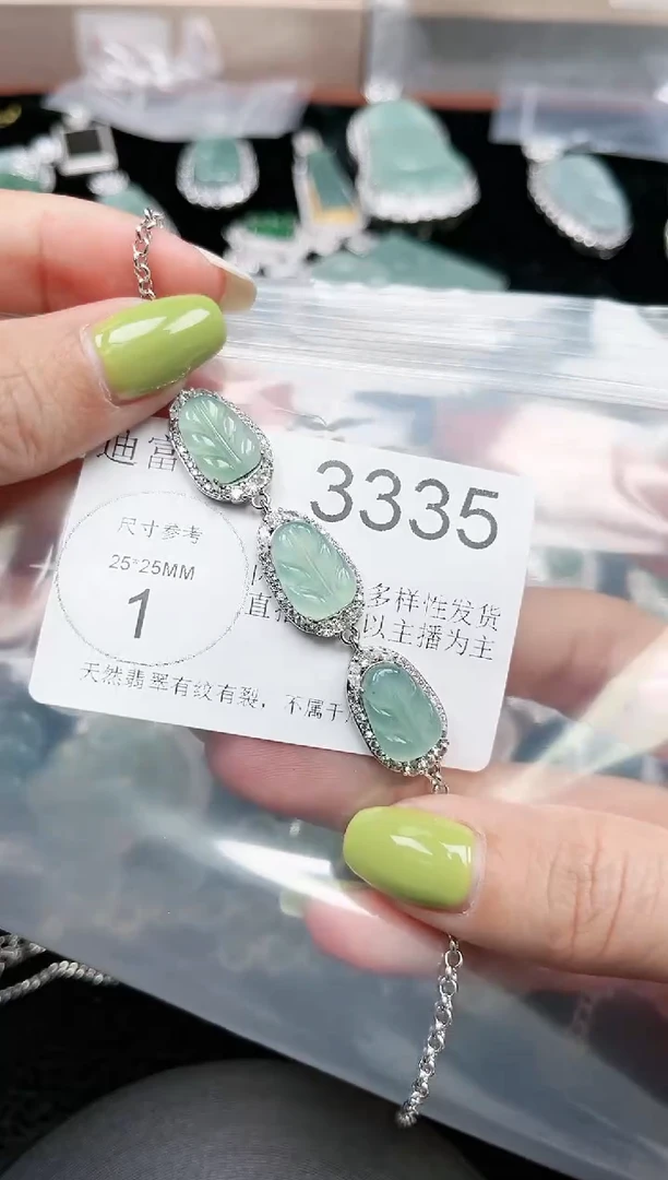 【闪购商品】翡翠颈饰未镶嵌赠皮绳3335