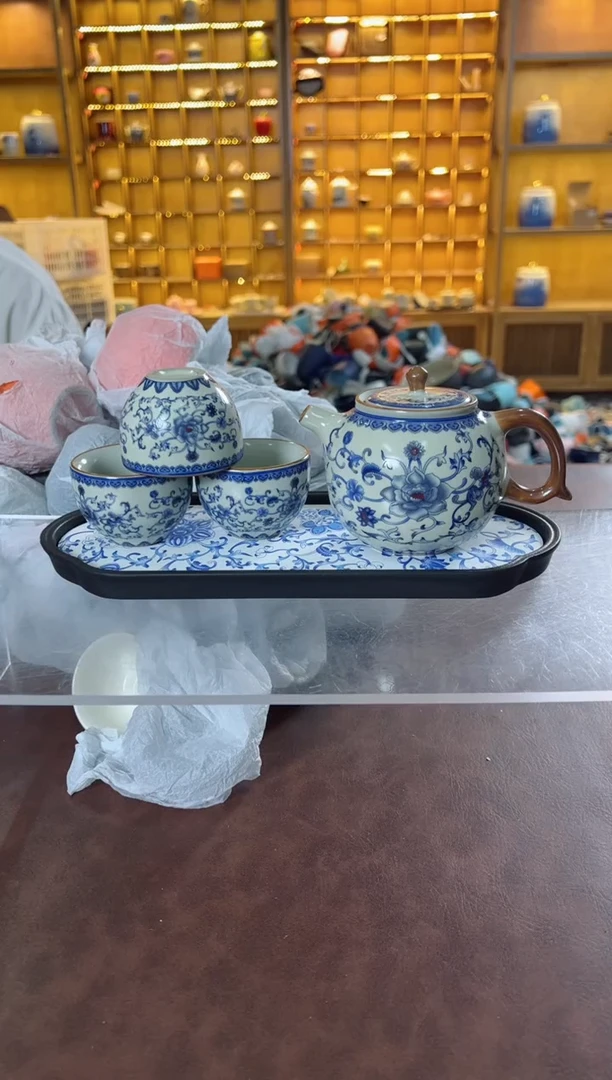 瓷片 鸣盏居甄选阁11111缠枝莲壶+3杯+茶盘