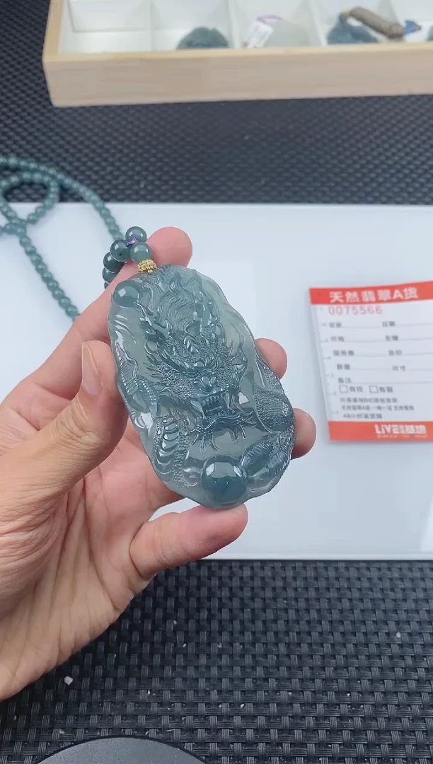 翡翠未镶嵌颈饰