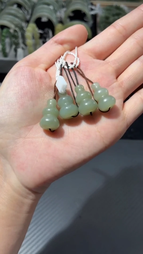 吊坠(不含链)未镶嵌和田玉若羌微色差葫芦吊坠多样性发一灯牌送枣