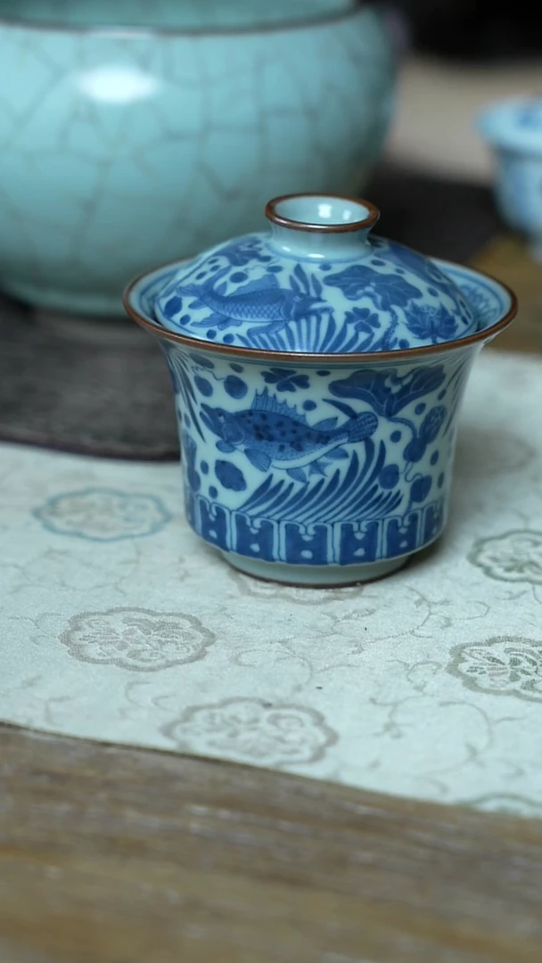 【闪购商品】/B14汝釉青花鱼藻纹马蹄盖碗