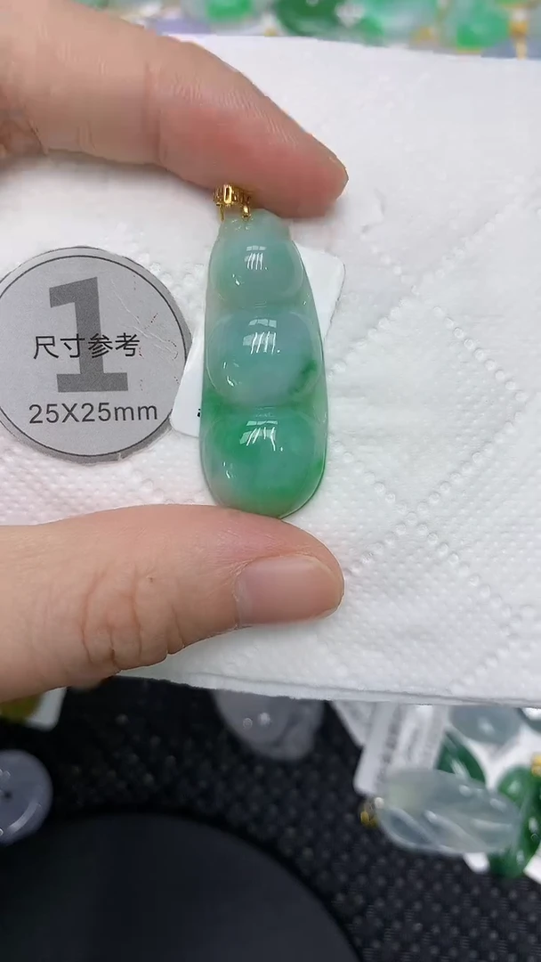颈饰18K金镶嵌翡翠111111111