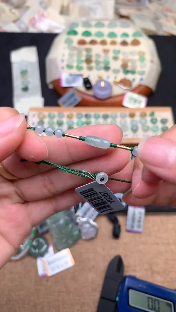 18K金镶嵌挂件翡翠一