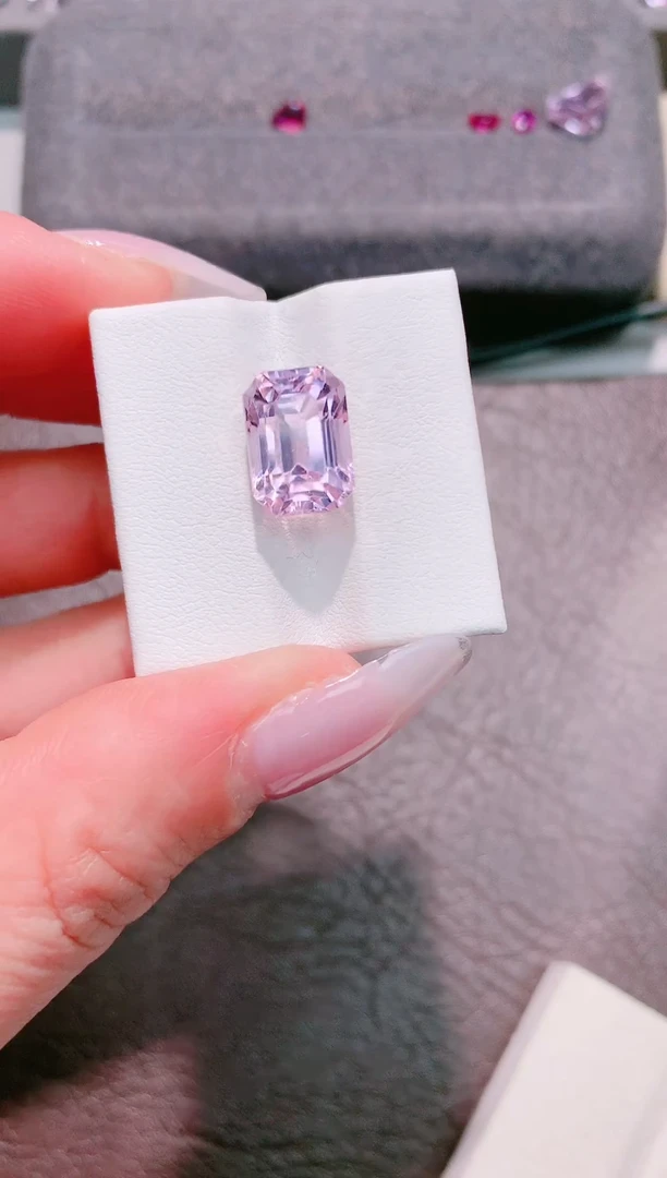 未镶嵌锂辉石裸石8.15ct