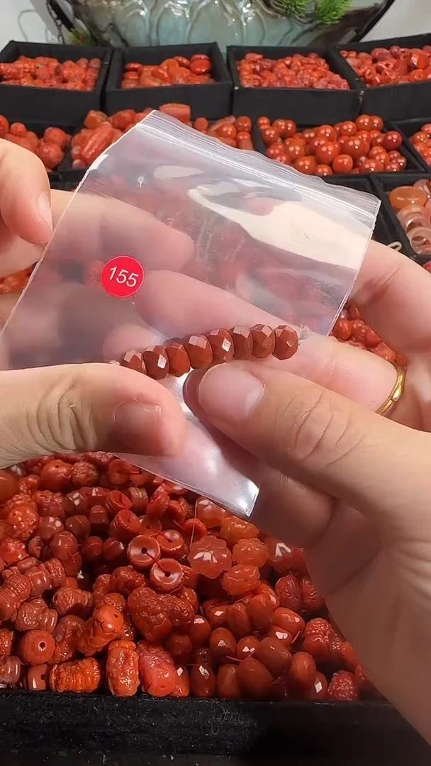 颈饰未镶嵌南红玛瑙1