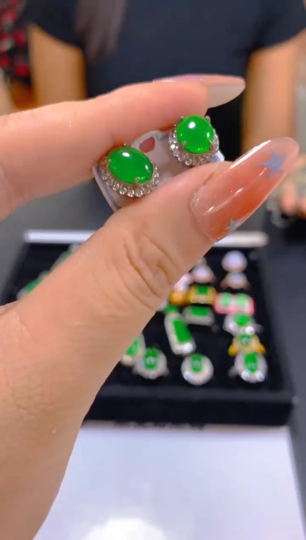 翡翠未镶嵌耳饰多样性发一