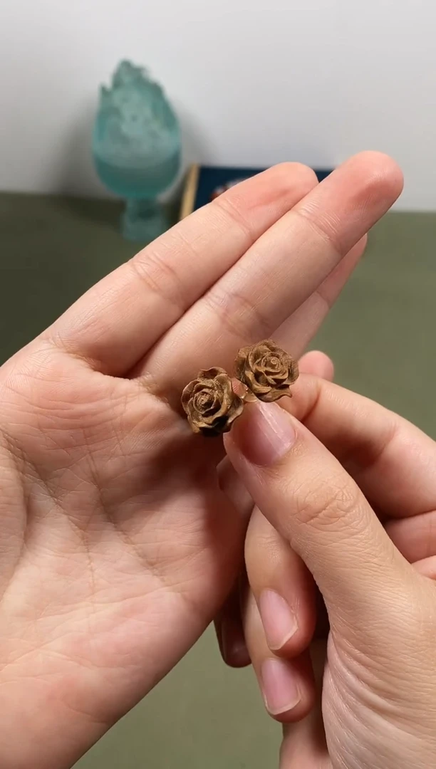 檀香木木头款印度老山檀精工雕刻玫瑰花耳钉