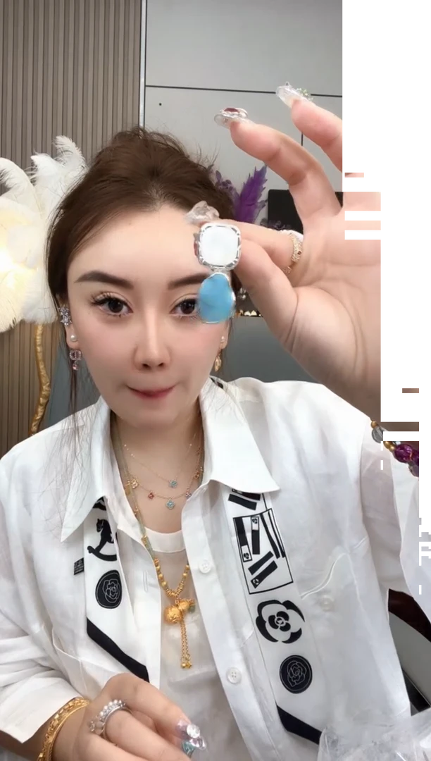 亚克力不锈钢蓝白的耳环