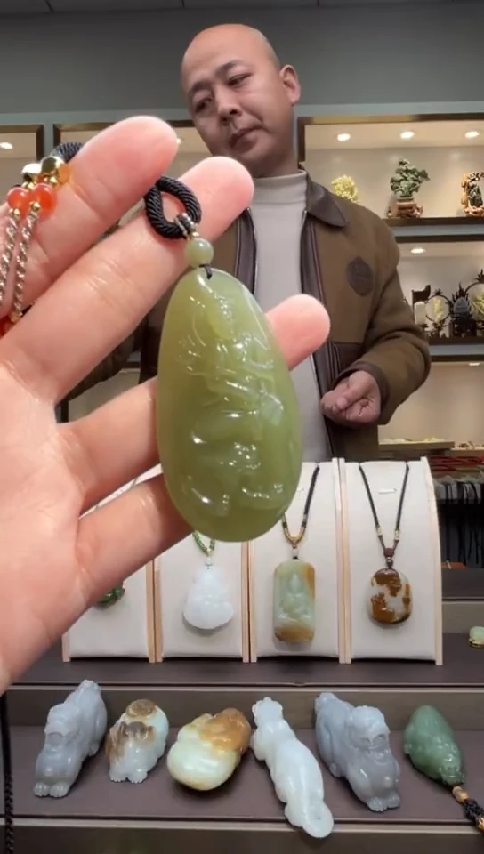 颈饰未镶嵌和田玉苏