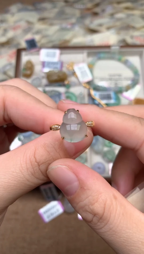 18K金镶嵌挂件翡翠1