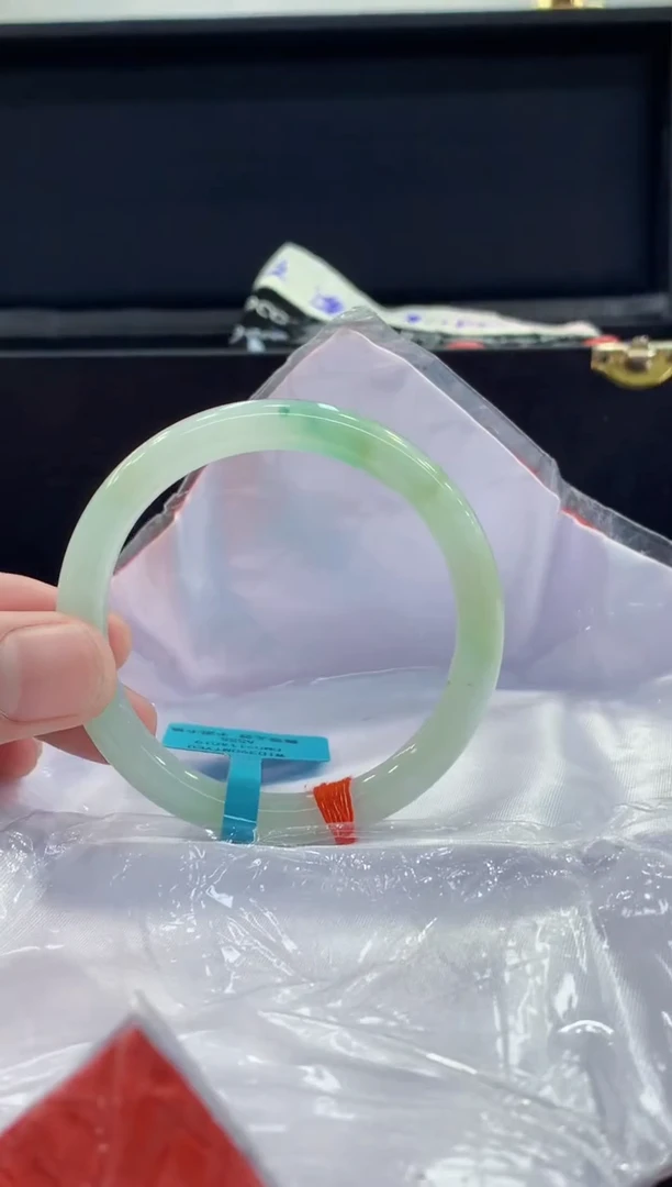 未镶嵌手镯翡翠翡翠手镯