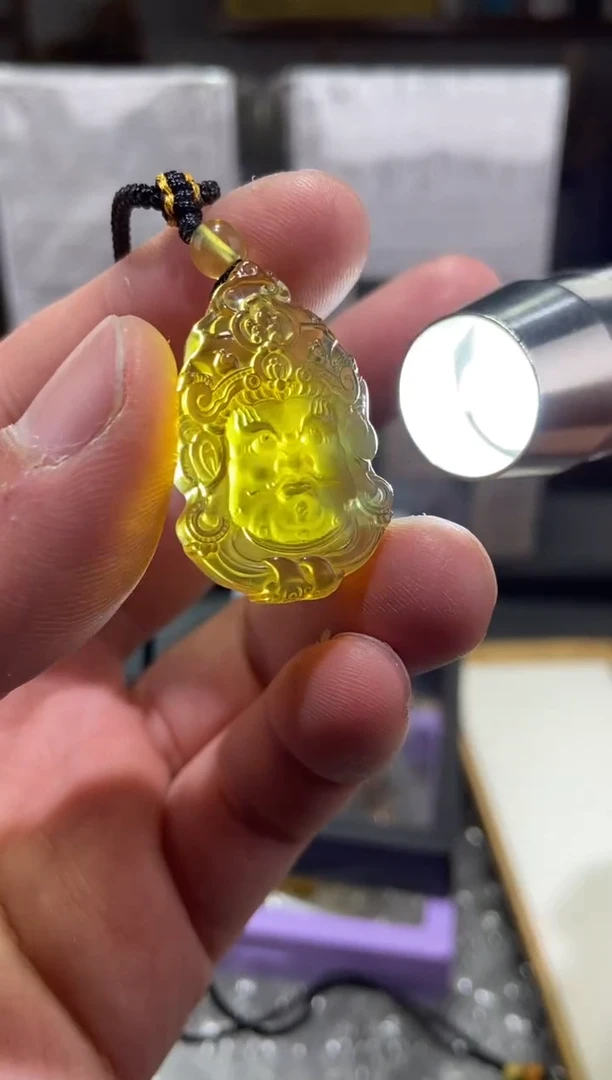 琥珀颈饰未镶嵌黄财神