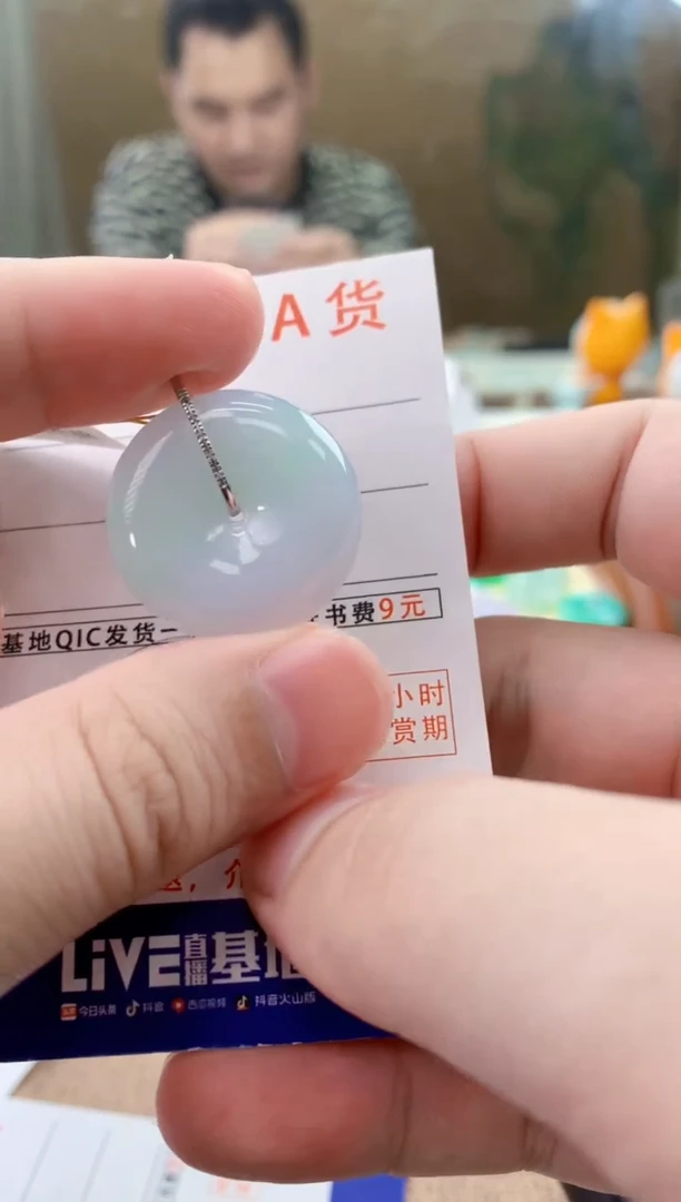 颈饰18K金镶嵌翡翠天然A货翡翠挂件