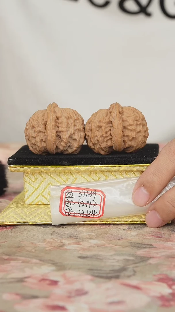 文玩核桃把件非嫁接元宝