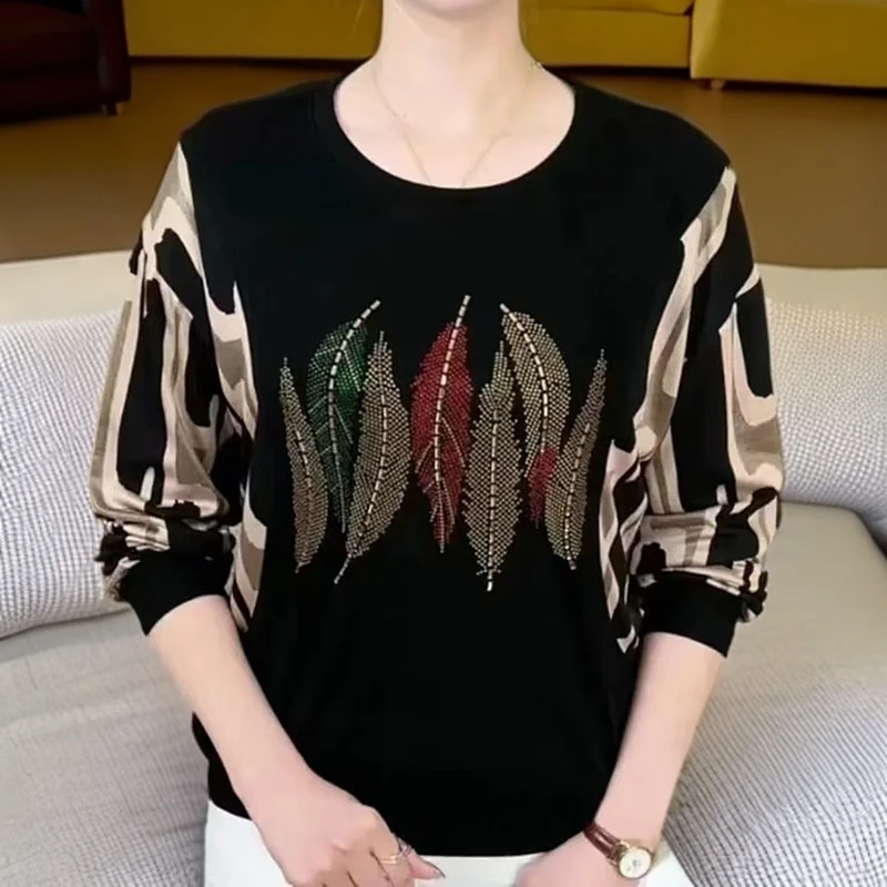 春秋季长袖烫钻圆领T恤休闲大码中年显瘦印花打底衫妈妈女装春季