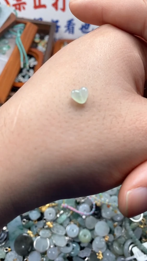 【闪购商品】翡翠颈饰未镶嵌哥哥