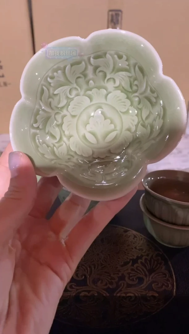 瓷片?【牡丹纹饰随机】微瑕处理 手工花口折棱盏 一个 开片