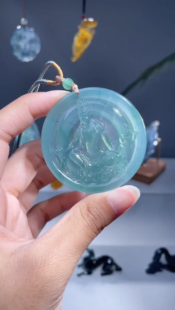 翡翠未镶嵌颈饰观音