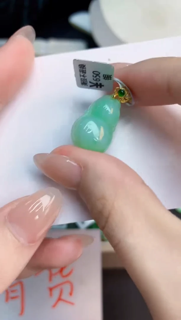 翡翠未镶嵌吊坠(不含链)1