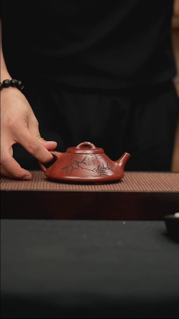 茶壶紫砂龙血砂刻绘蕴瓢