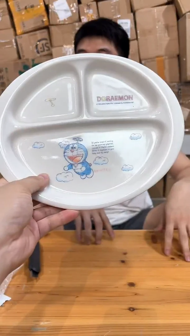 瓷片叮当猫分餐盘