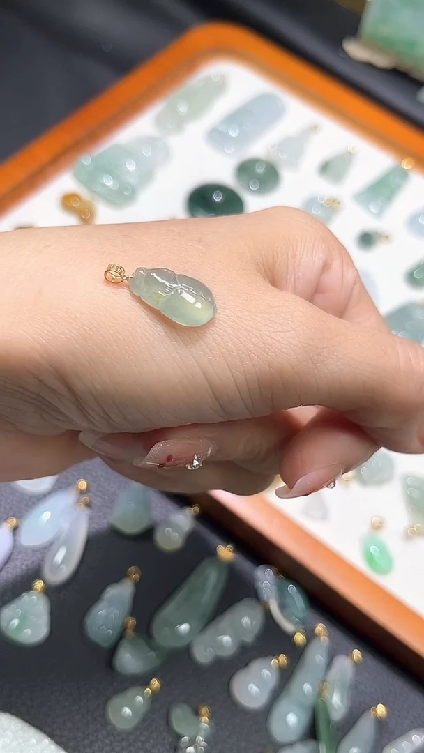 颈饰18K金镶嵌翡翠41