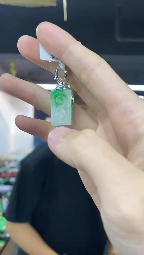 颈饰未镶嵌翡翠多样性发其一颜色微差