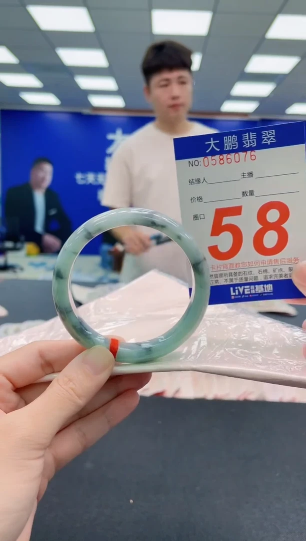 未镶嵌手镯翡翠AAAAAAAAA