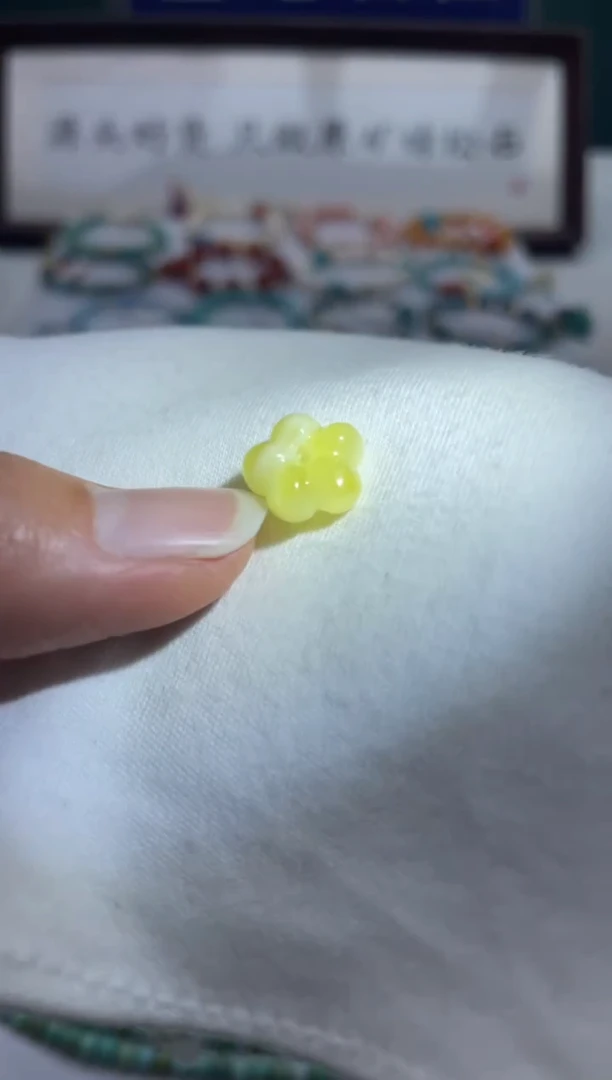 蜜蜡未镶嵌珠宝奇石16