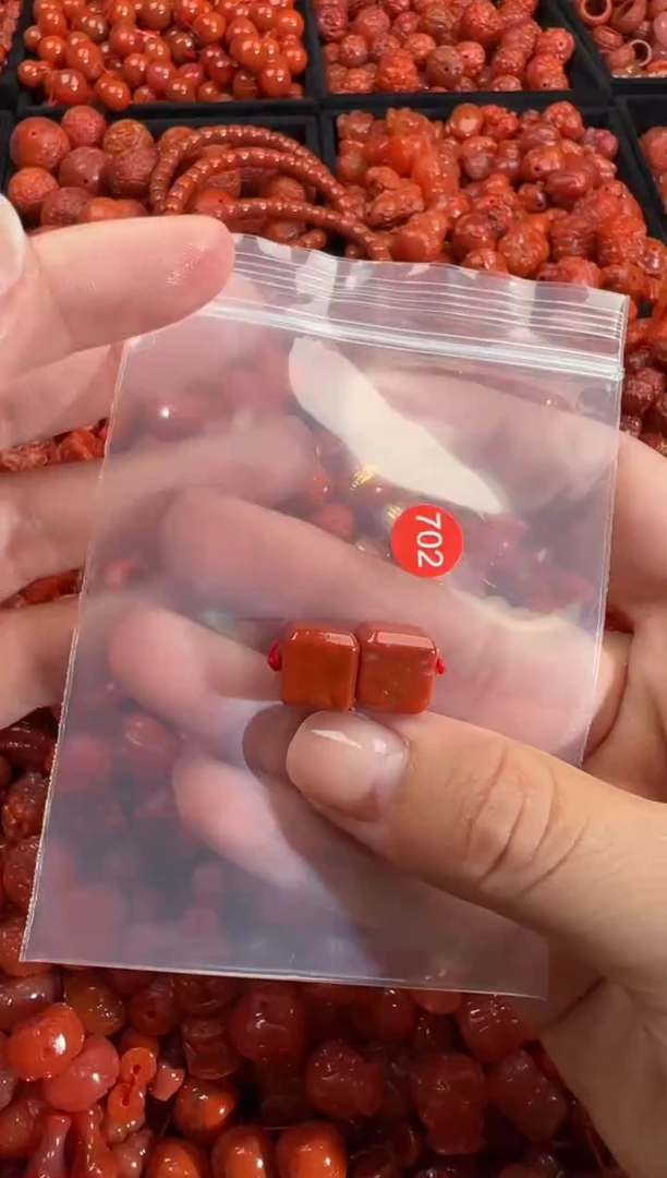 南红玛瑙未镶嵌颈饰1