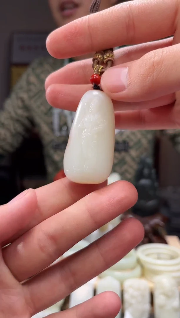 颈饰未镶嵌和田玉吊坠