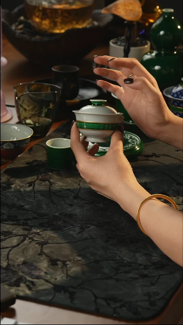 瓷片瓷唐里      发大的