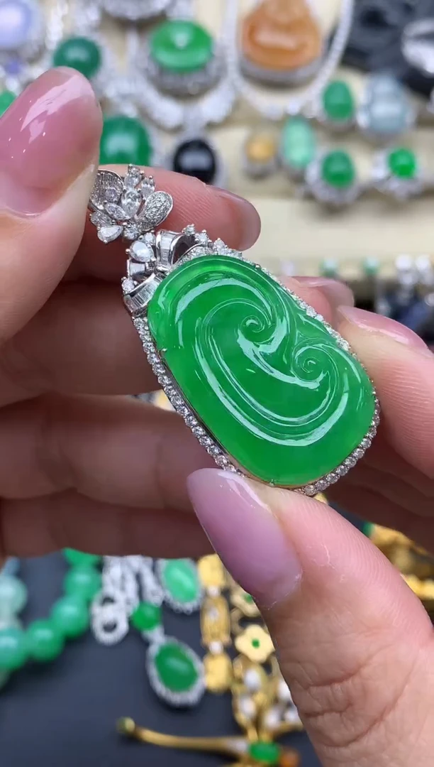 翡翠18K金镶嵌颈饰600-春日珠宝