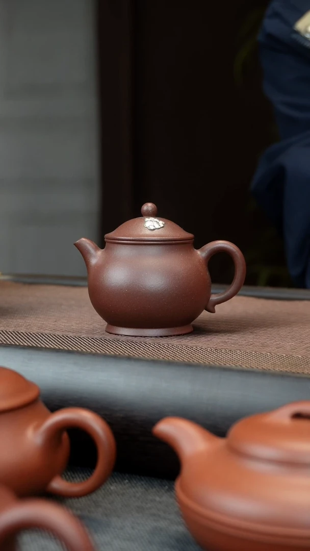 【闪购商品】紫砂茶壶包银 底槽清 潘壶 100CC