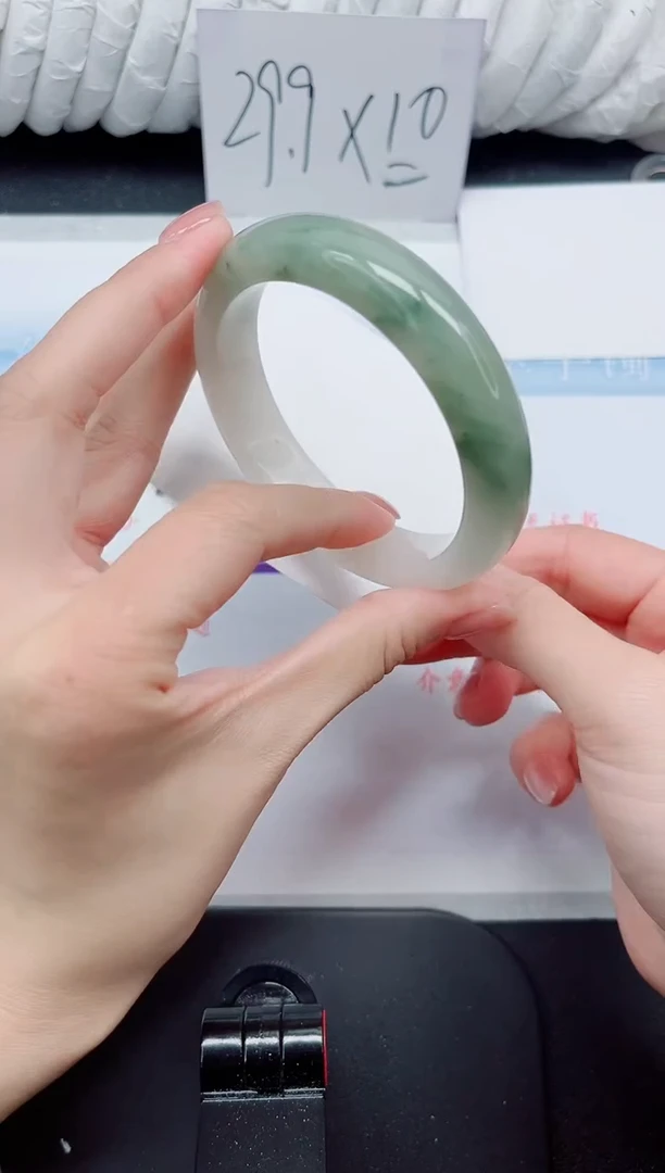 【闪购商品】石英质玉手镯未镶嵌82#60