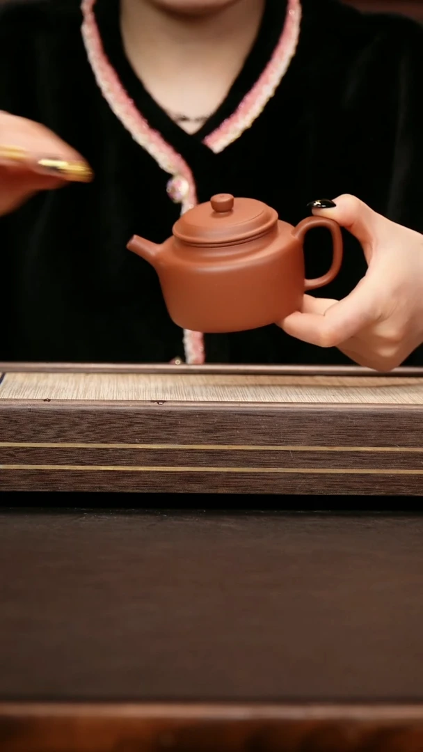 茶壶紫砂红皮龙 德钟210cc