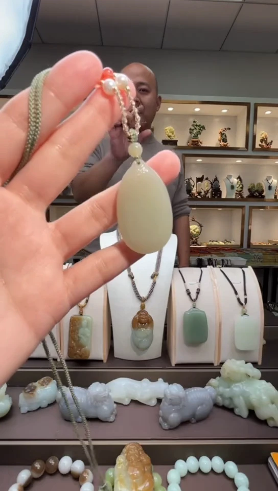 颈饰未镶嵌和田玉苏