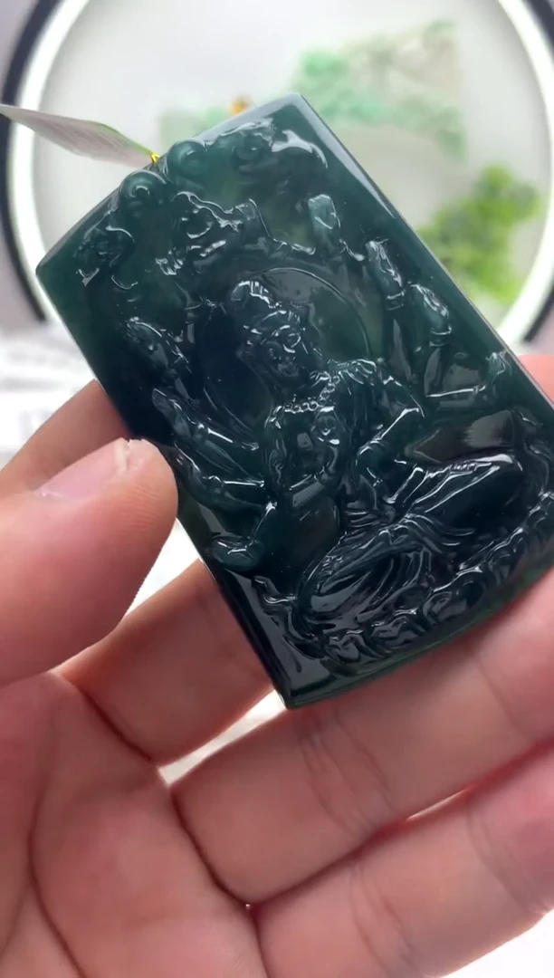 翡翠未镶嵌颈饰千手观音