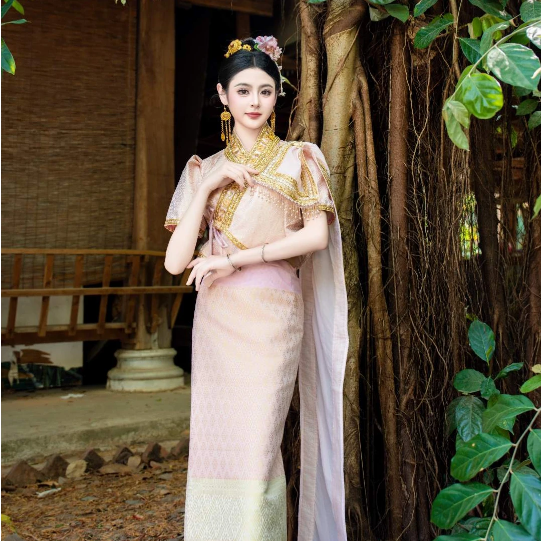 子依小店泼水节上新款 浅粉色高贵华丽披肩款短袖金线半身裙套装