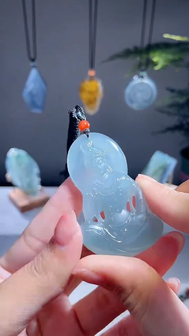 颈饰未镶嵌翡翠观音