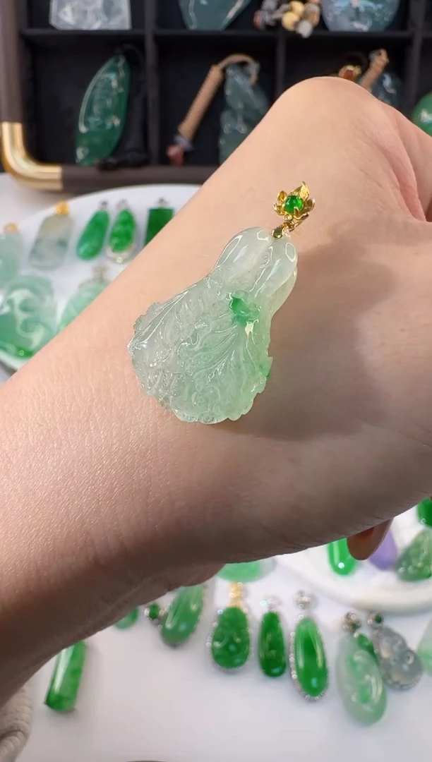 颈饰18K金镶嵌翡翠缅甸A货翡翠